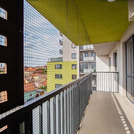 Elegant & Spacious - Central Apartment Oradea Luaran gambar