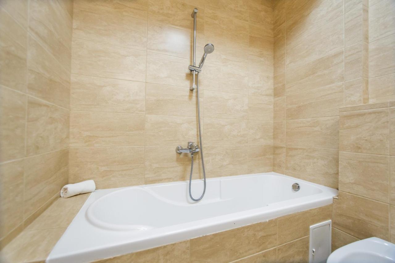 Elegant & Spacious - Central Apartment Oradea Luaran gambar