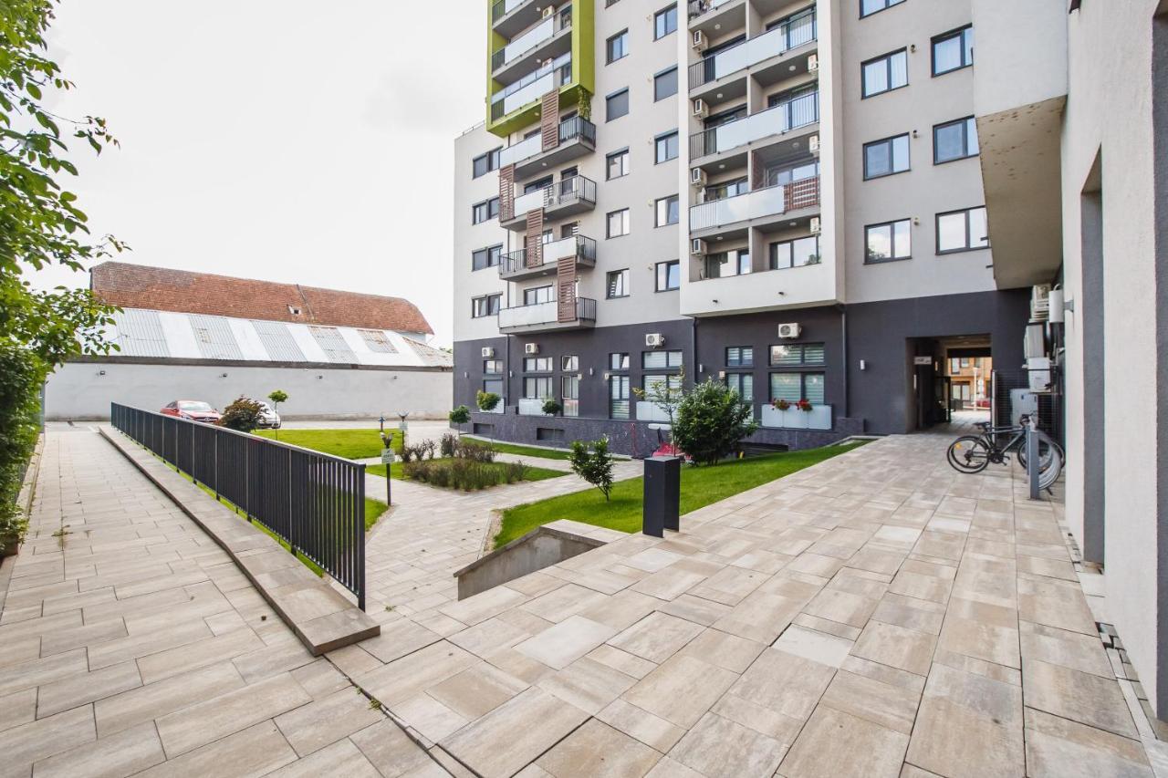 Elegant & Spacious - Central Apartment Oradea Luaran gambar