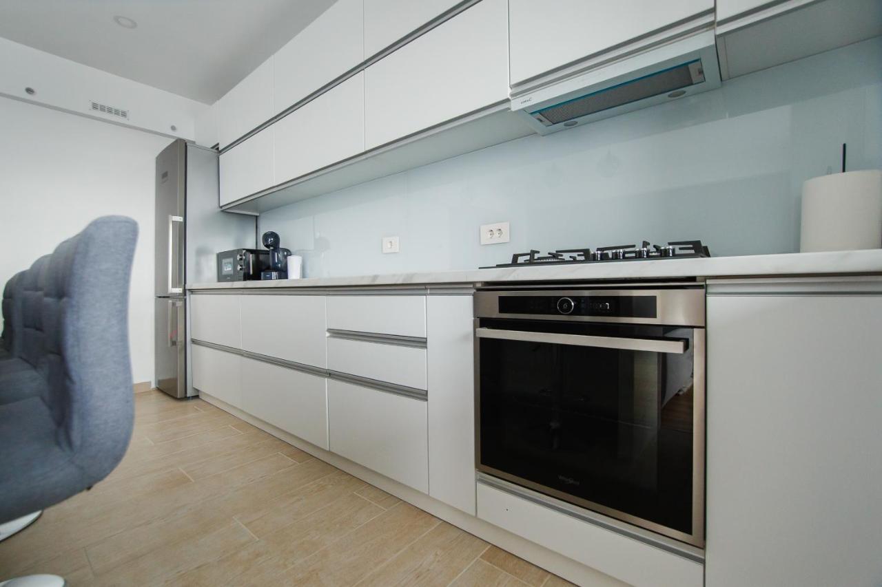 Elegant & Spacious - Central Apartment Oradea Luaran gambar