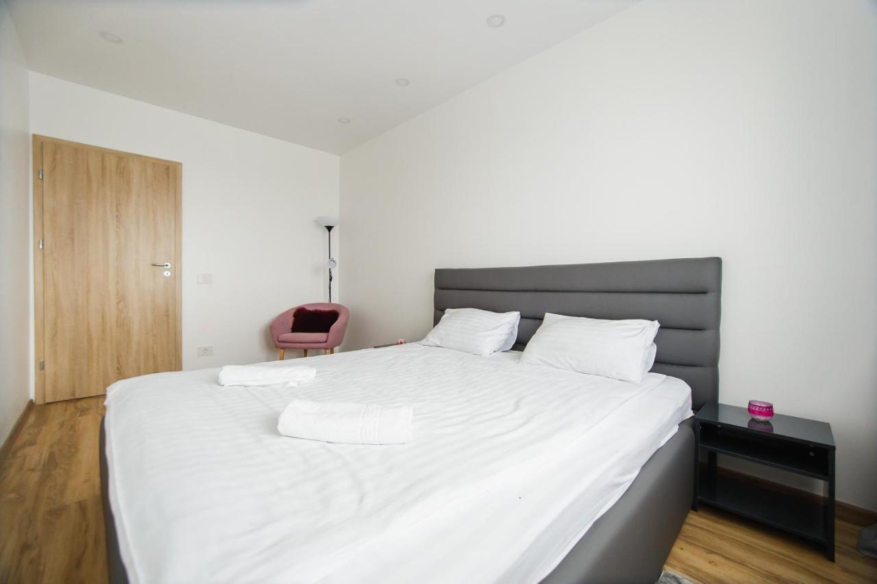 Elegant & Spacious - Central Apartment Oradea Luaran gambar