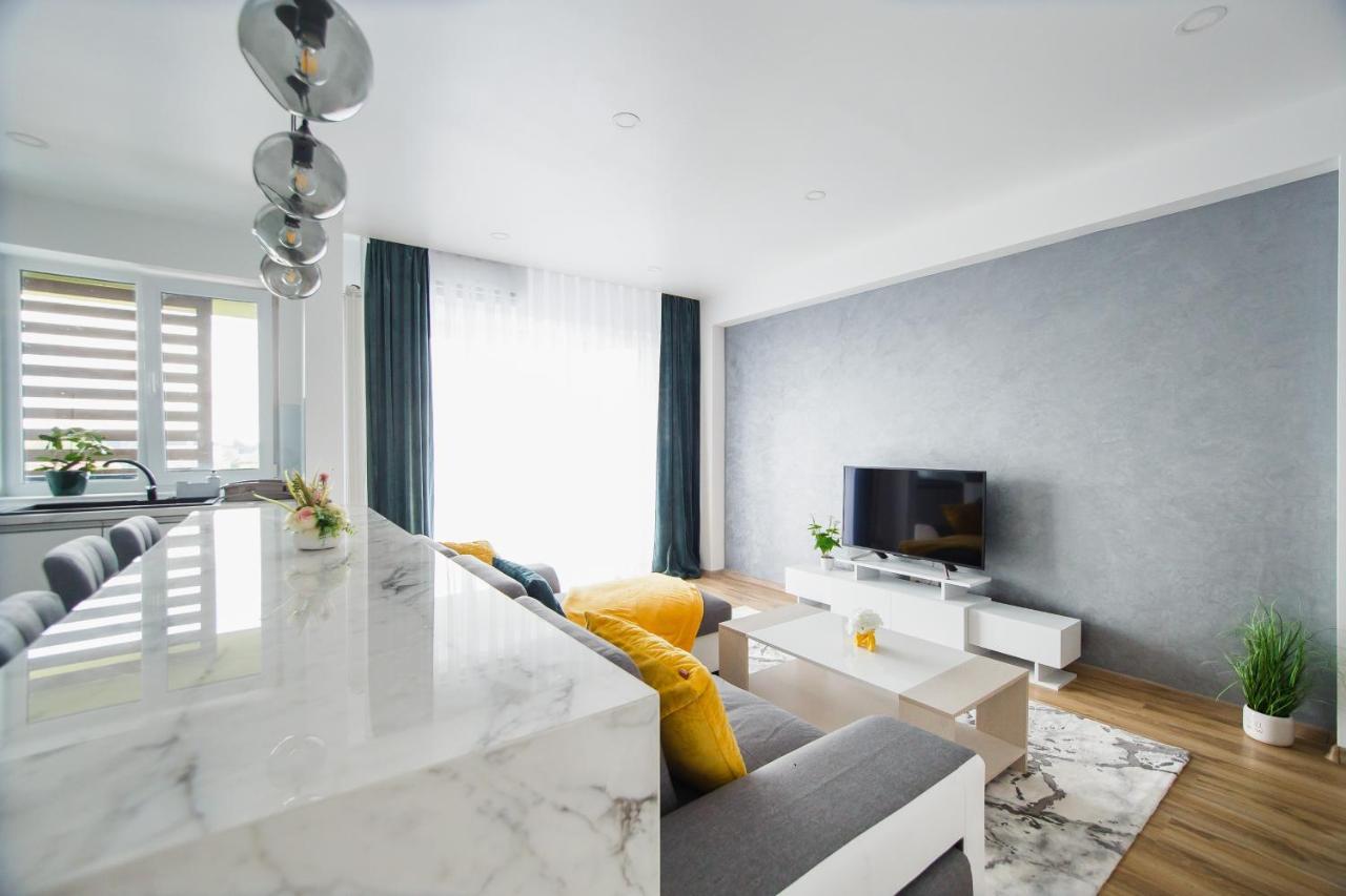 Elegant & Spacious - Central Apartment Oradea Luaran gambar