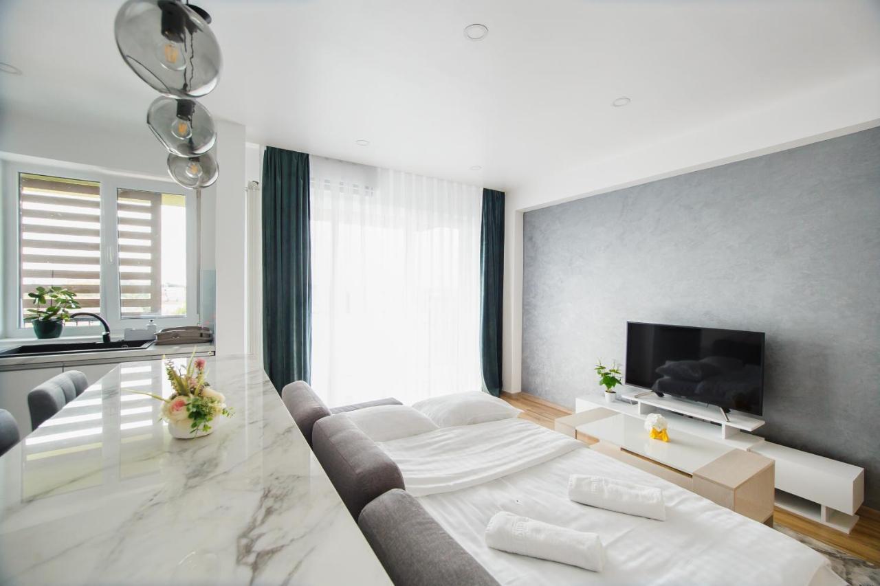 Elegant & Spacious - Central Apartment Oradea Luaran gambar