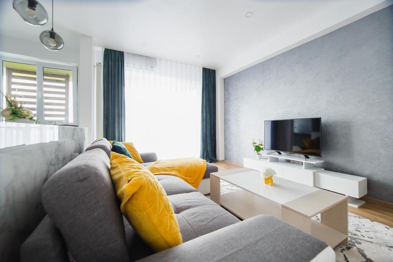Elegant & Spacious - Central Apartment Oradea Luaran gambar