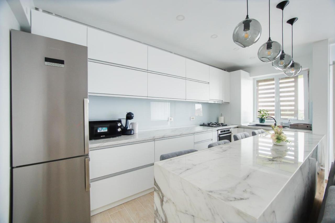 Elegant & Spacious - Central Apartment Oradea Luaran gambar